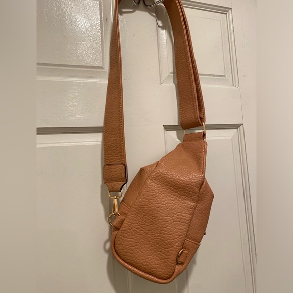 💁‍♀️🙋‍♀️Jessica Simpson Tan Crossbody Bag - Picture 2 of 8